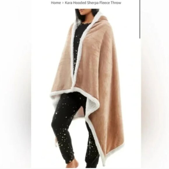 Socialite Hooded Sherpa Throw NWT 🆕 - Picture 8 of 16